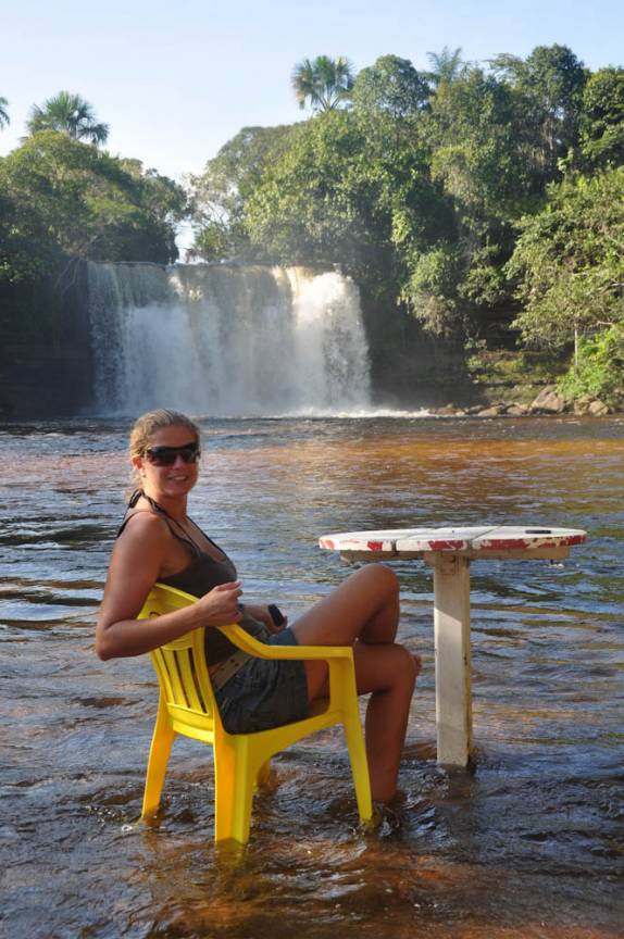 Mesa em laje alagada nas Cachoeiras Gêmeas, região de Carolina, na Chapada das Mesas - MA